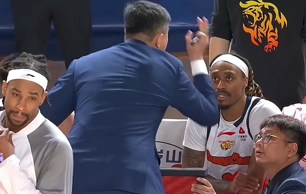 开云官方网站-广东被逆转，3人及格3人拖后腿，杜峰朱芳雨急需提拔2人才能夺冠