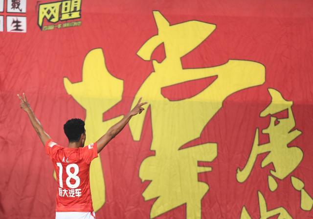 开云电子-广州德比国足两大归化不同命 阿兰出彩艾克森挂彩